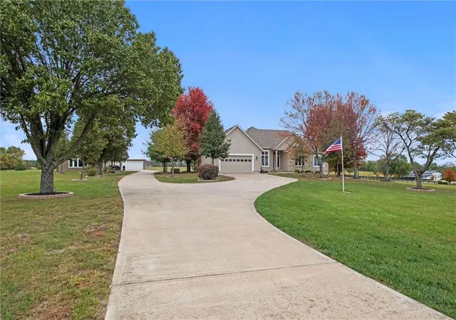 3rd image of 24200 W 199Th St, Spring Hill, KS 66083 | MLS# 2579569