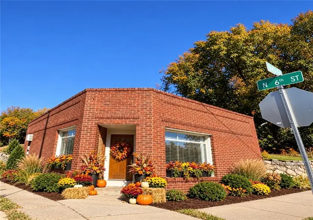 Photo 1 of Single family home for sale at 601 Hall St, St Joseph, MO 64501 | MLS# 2581323 | Listing updated on 2026-10-10