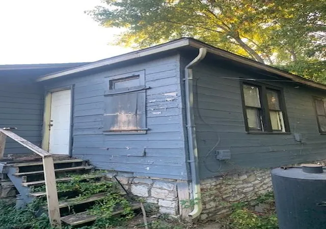2nd image of 4280 E 62nd St, Kansas City, MO 64130 | MLS# 2581363