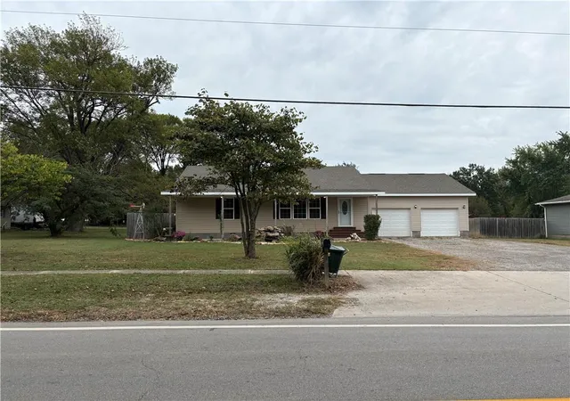 Homes for sale in Franklin, KS | 206 S Broadway St, Franklin, KS 66735 | MLS# 2581650