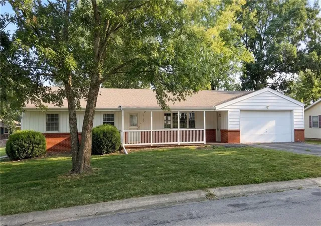 Photo 1 of Single family home for sale at 1745 Lake Trenton Dr, Trenton, MO 64683 | MLS# 2581789 | Listing updated on 2026-10-07