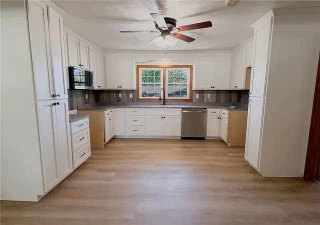 Photo 3 of Single family home for sale at 1745 Lake Trenton Dr, Trenton, MO 64683 | MLS# 2581789 | Listing updated on 2026-10-07