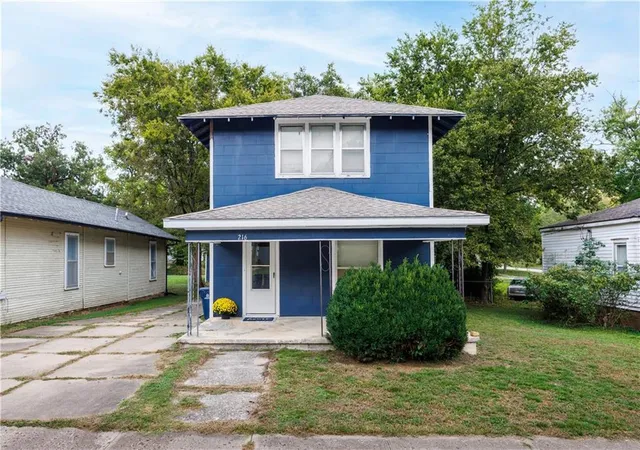 Photo 2 of Sale Pending at 216 S 14th St, Independence, KS 67301 | MLS# 2581926 | Listing updated on 2026-09-30
