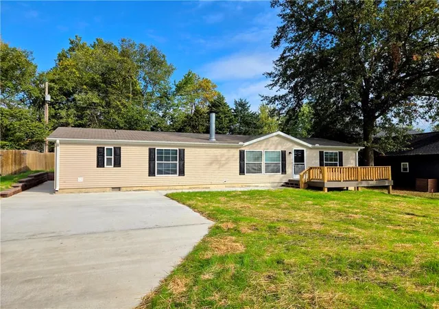 Photo 1 of Sale Pending at 9 Se 190th Road, Warrensburg, MO 64093 | MLS# 2582089 | Listing updated on 2026-09-20