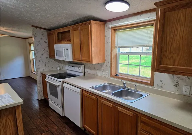 Photo 3 of Sale Pending at 9 Se 190th Road, Warrensburg, MO 64093 | MLS# 2582089 | Listing updated on 2026-09-20