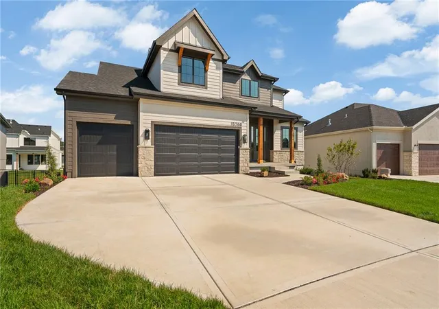 Photo 3 of Single family home for sale at 15268 161st Ct, Olathe, KS 66062 | MLS# 2582224 | Listing updated on 2026-10-09