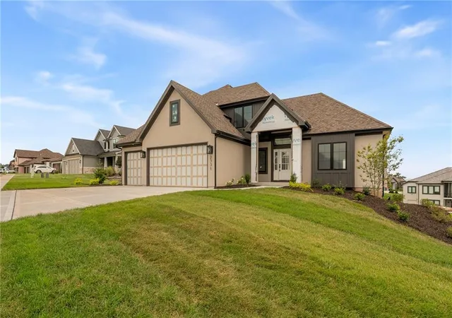 Photo 2 of Single family home for sale at 2331 Nw Palisades Dr, Riverside, MO 64150 | MLS# 2582395 | Listing updated on 2026-08-17