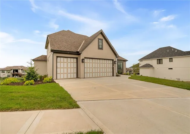 Photo 3 of Single family home for sale at 2331 Nw Palisades Dr, Riverside, MO 64150 | MLS# 2582395 | Listing updated on 2026-08-17