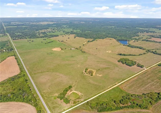 Homes for sale in Sheldon, MO | 20886 E B Hwy Hwy, Sheldon, MO 64784 | MLS# 2582712