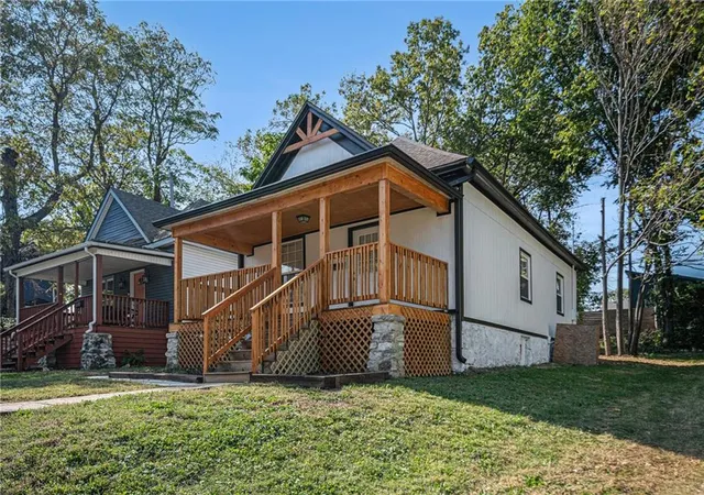 Photo 3 of Sale Pending at 2028 Kansas Ave, Kansas City, MO 64127 | MLS# 2583114 | Listing updated on 2026-08-13