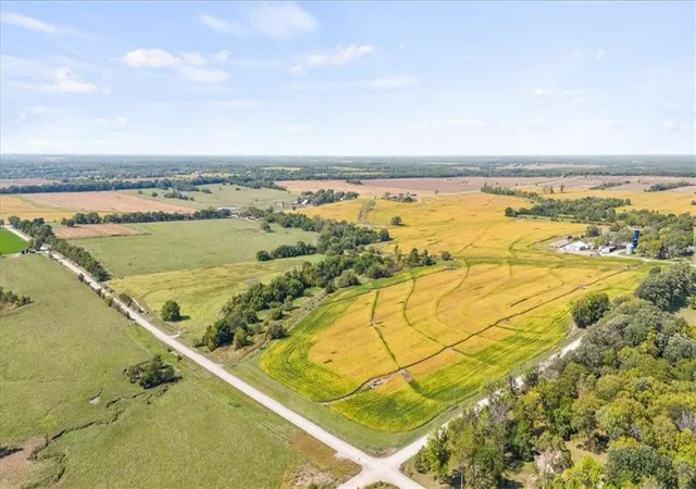Homes for sale in Edgerton, KS | 17500 W Sunflower Rd St, Edgerton, KS 66030 | MLS# 2583116