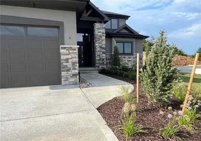 Photo 1 of Single family home for sale at 11808 W 181st Street, Overland Park, KS 66013 | MLS# 2583494 | Listing updated on 2026-09-22