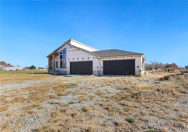Photo 3 of Sale Pending at 7915 S Old Major Rd, Grain Valley, MO 64029 | MLS# 2583686 | Listing updated on 2026-04-15