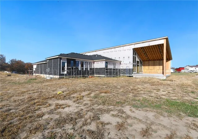 Photo 4 of Sale Pending at 7915 S Old Major Rd, Grain Valley, MO 64029 | MLS# 2583686 | Listing updated on 2026-04-15