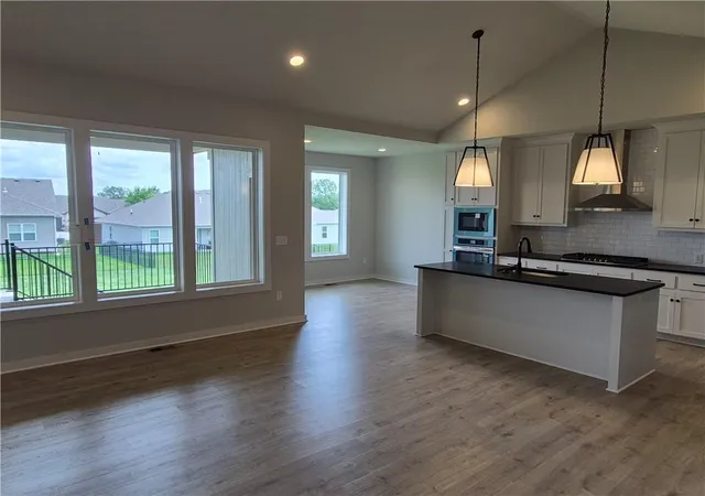 5th image of 4943 146Th St, Basehor, KS 66007 | MLS# 2583750