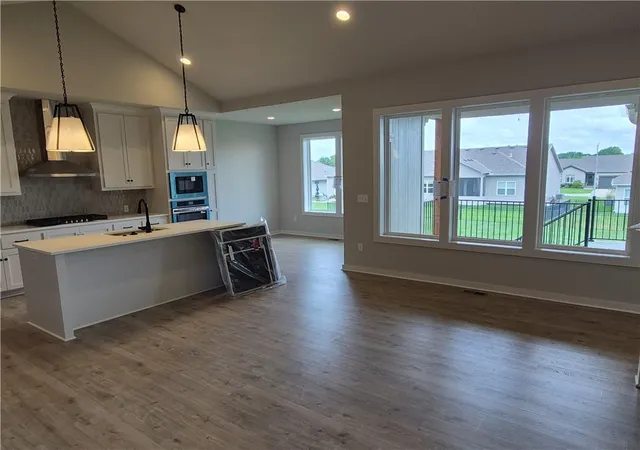 5th image of 4941 146Th St, Basehor, KS 66007 | MLS# 2583751