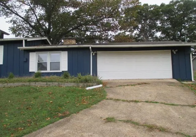 Photo 3 of Single family home for sale at 911 Georgene Rd, Camdenton, MO 65020 | MLS# 2584012 | Listing updated on 2026-10-02