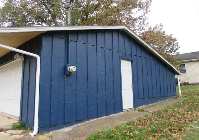 Photo 3 of Single family home for sale at 911 Georgene Rd, Camdenton, MO 65020 | MLS# 2584012 | Listing updated on 2026-10-02