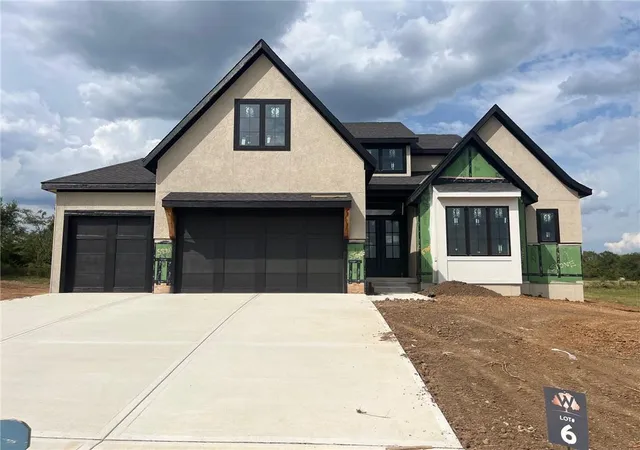 Single family home for sale at 11712 W 181st Street, Overland Park, KS 66013 | MLS# 2584310
