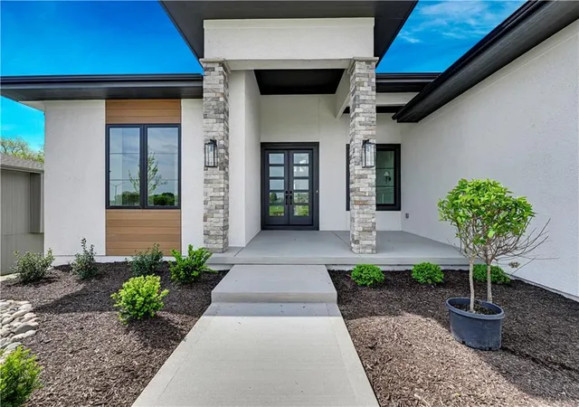 Photo 3 of Single family home for sale at 15269 W 162nd Street, Olathe, KS 66062 | MLS# 2584370 | Listing updated on 2026-10-22