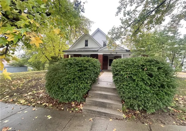 Homes for sale in Carrollton, MO | 220 E Benton St, Carrollton, MO 64633 | MLS# 2584442