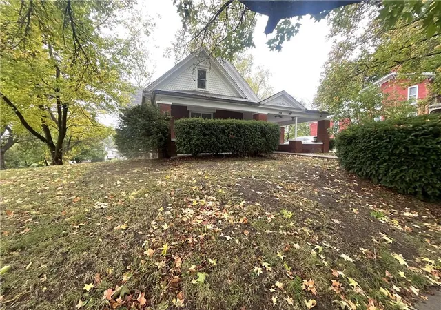 Homes for sale in Carrollton, MO | 220 E Benton St, Carrollton, MO 64633 | MLS# 2584442
