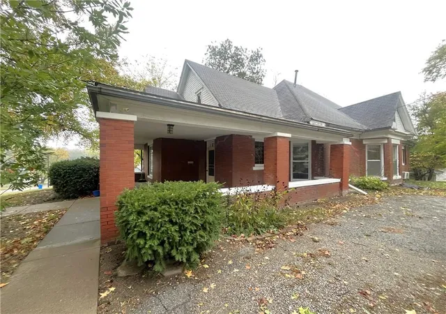 Homes for sale in Carrollton, MO | 220 E Benton St, Carrollton, MO 64633 | MLS# 2584442