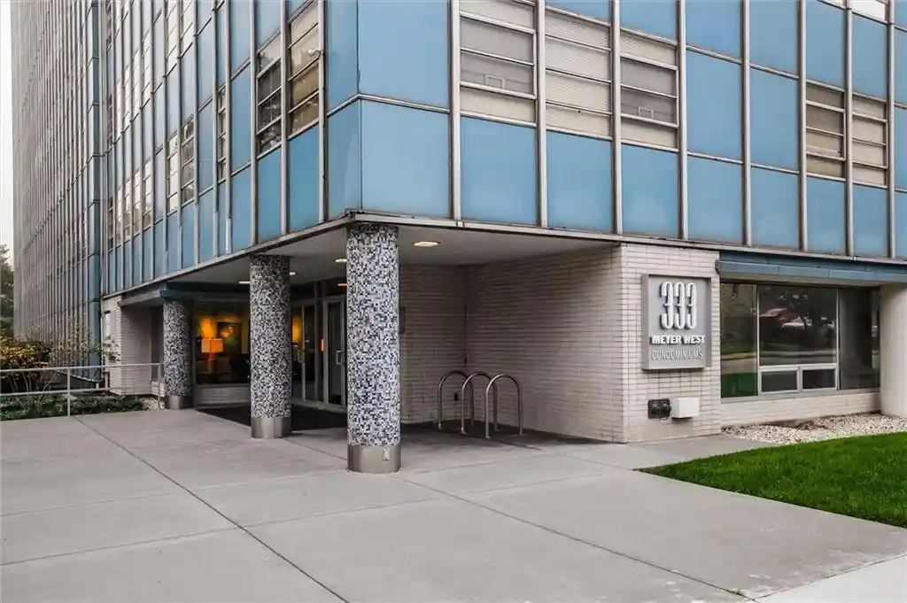 Listing Photo 2 - Condo for sale in 333 W Meyer Unit 213th Blvd located at 333 W Meyer Unit 213th Blvd, Kansas City, MO 64113 - Unit 333 W Meyer Unit 213 Blvd