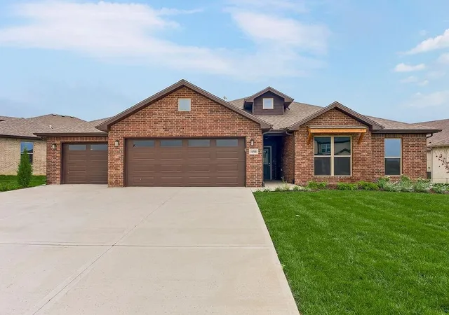 Photo 1 of Single family home for sale at 16500 W 166th Court, Olathe, KS 66062 | MLS# 2584810 | Listing updated on 2026-10-18