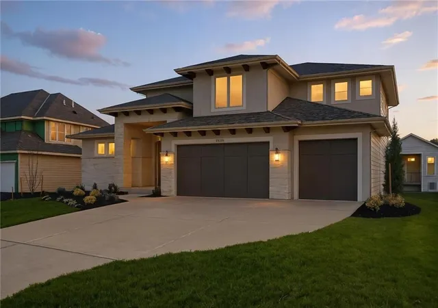 Homes for sale in Lenexa, KS | 21913 W 99th Ter, Lenexa, KS 66220 | MLS# 2584818