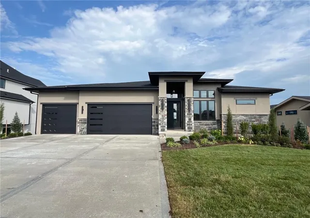 2nd image of 18109 Cody St, Overland Park, KS 66013 | MLS# 2584851