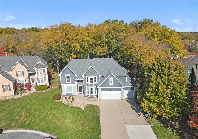 1st image of 324 Nw Bradford St, Lees Summit, MO 64064 | MLS# 2584854