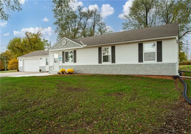 Photo 2 of Sale Pending at 730 E Cambridge Rd, Belton, MO 64012 | MLS# 2584886 | Listing updated on 2026-09-20