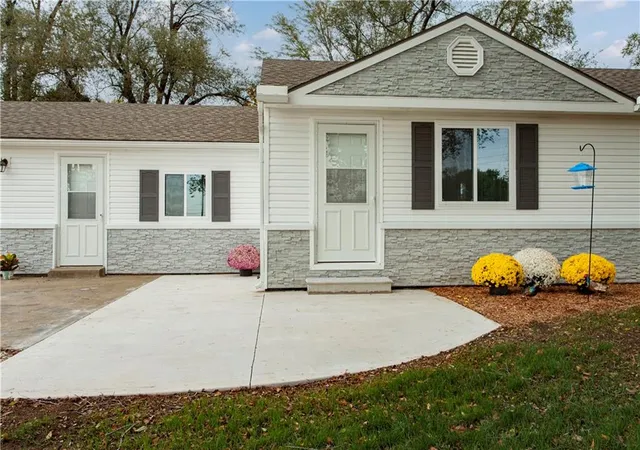 Photo 3 of Sale Pending at 730 E Cambridge Rd, Belton, MO 64012 | MLS# 2584886 | Listing updated on 2026-09-20