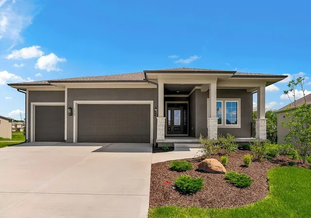 3rd image of 2407 W 177Th Ter, Stilwell, KS 66085 | MLS# 2585008