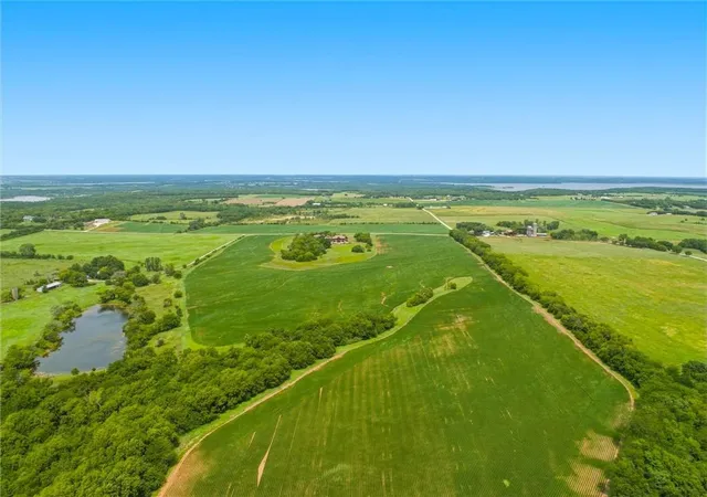 3rd image of 627 N 900 Rd, Lawrence, KS 66047 | MLS# 2585187