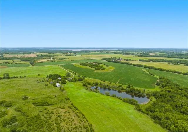 5th image of 627 N 900 Rd, Lawrence, KS 66047 | MLS# 2585187