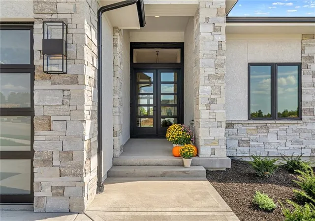 Photo 4 of House for sale at 11227 S Sunray Dr, Olathe, KS 66061 | MLS# 2586604 | Listing updated on 2026-09-04