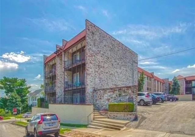 Photo 2 of Condo for sale at 111 E 50th Street #B, Kansas City, MO 64112 | MLS# 2586715 | Listing updated on 2026-10-01