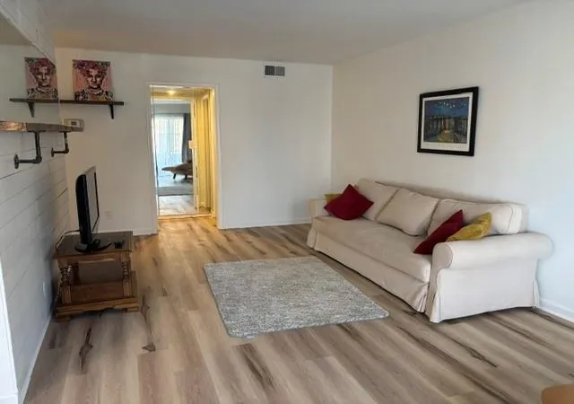 Photo 3 of Condo for sale at 111 E 50th Street #B, Kansas City, MO 64112 | MLS# 2586715 | Listing updated on 2026-10-01