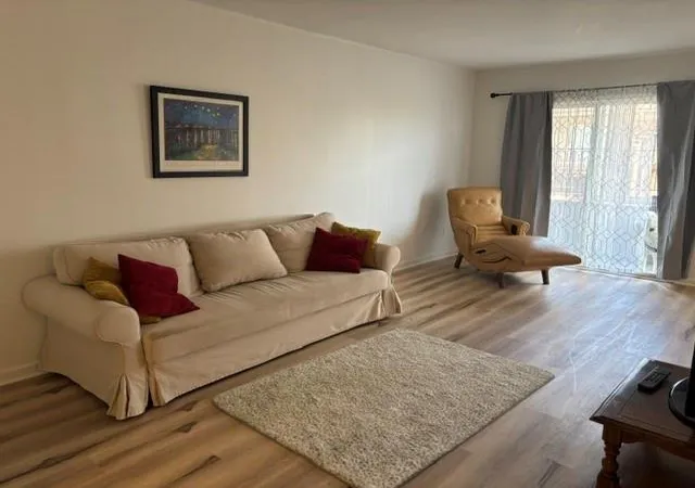 Photo 4 of Condo for sale at 111 E 50th Street #B, Kansas City, MO 64112 | MLS# 2586715 | Listing updated on 2026-10-01