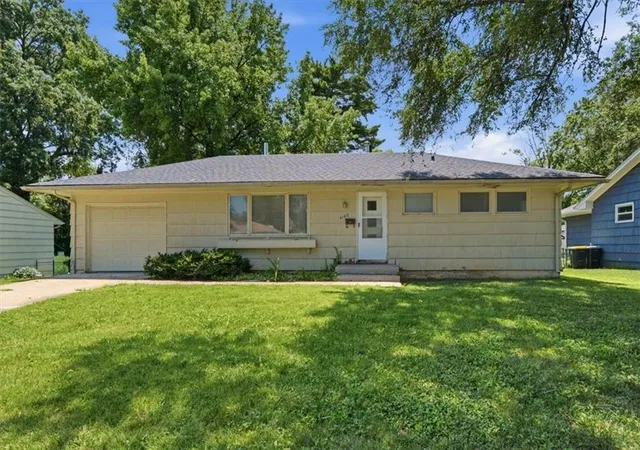 Homes for sale in Kansas City, MO | 4103 E 107th St, Kansas City, MO 64137 | MLS# 2586755