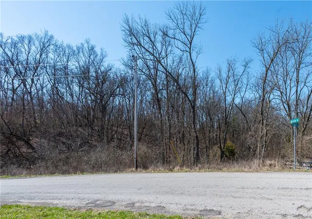 Photo 3 of Sale Pending at 16018 Baxter Rd, Excelsior Springs, MO 64024 | MLS# 2586850 | Listing updated on 2026-09-04