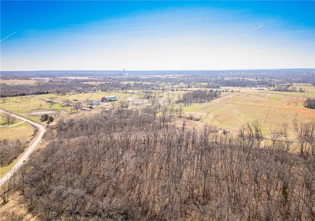 Photo 5 of Sale Pending at 16018 Baxter Rd, Excelsior Springs, MO 64024 | MLS# 2586850 | Listing updated on 2026-09-04
