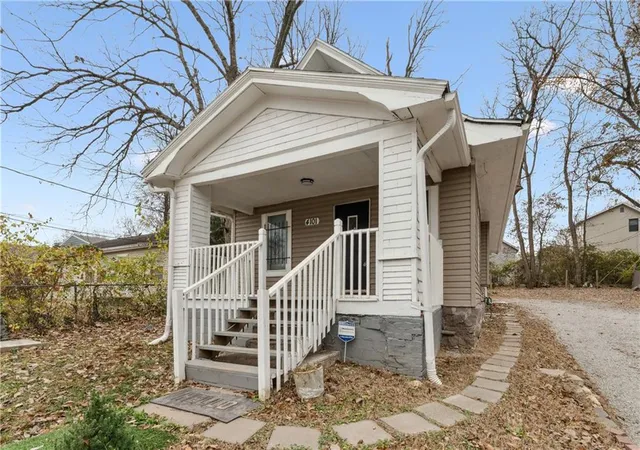Homes for sale in Kansas City, MO | 4101 E 59Th St, Kansas City, MO 64130 | MLS# 2587058