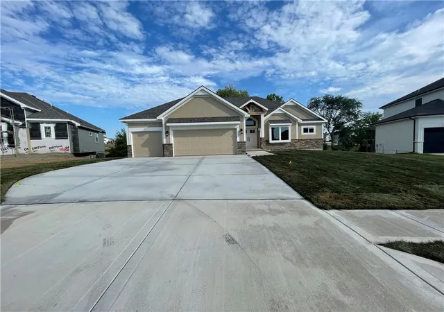 1st image of 8512 Nw 90th Ter, Kansas City, MO 64153 | MLS# 2587127