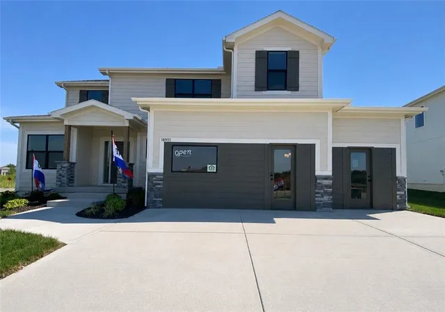 Photo 1 of Single family home for sale at 18901 W 193rd Terrace, Spring Hill, KS 66083 | MLS# 2587379 | Listing updated on 2026-10-21