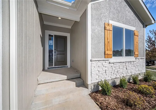 Homes for sale in Kansas City, MO | 10101 N Oakland Ave, Kansas City, MO 64157 | MLS# 2587448