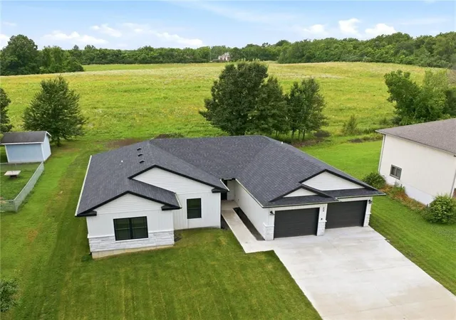 Homes for sale in Warrensburg, MO | 204 Sellman St, Warrensburg, MO 64093 | MLS# 2587451