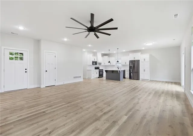 Photo 3 of Single family home for sale at 204 Sellman St, Warrensburg, MO 64093 | MLS# 2587451 | Listing updated on 2026-07-13